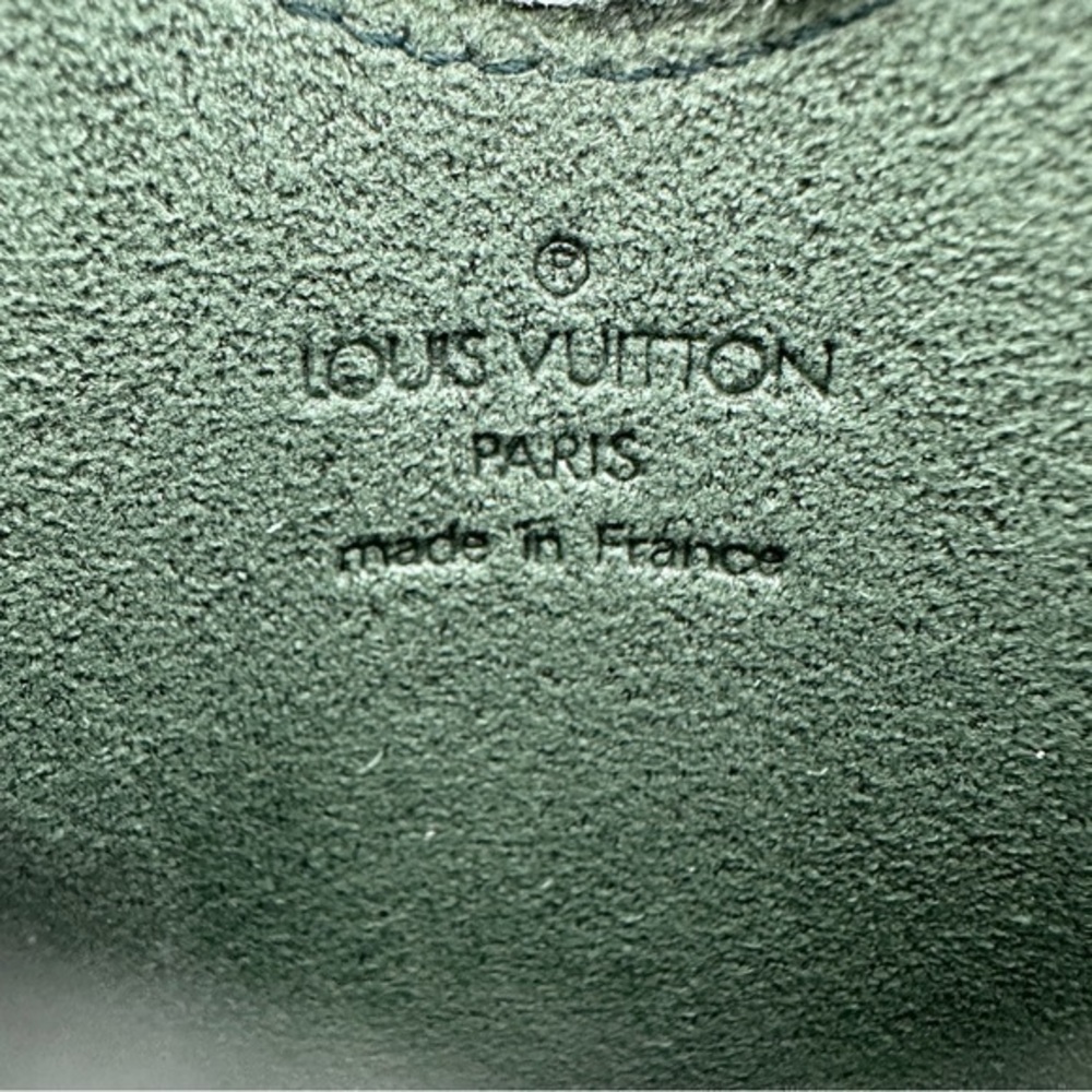Excellent condition Authentic Louis Vuitton Taiga Leather Wallet. Green. - Picture 8 of 16